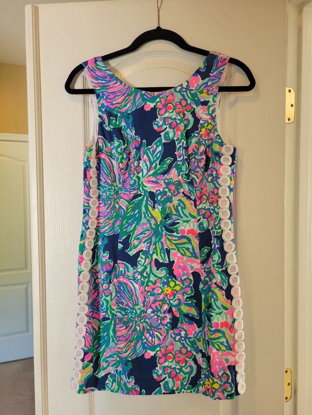 Lilly Pulitzer Ryder Shift Dress Size 4 Floral Blue Pink Side Lace Detailing EUC